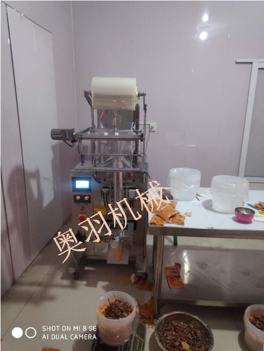 安徽板面底料包裝機(jī)  辣椒+牛油固定比例自動(dòng)包裝_http://m.lntfjy.com_立式包裝機(jī)系列_第1張